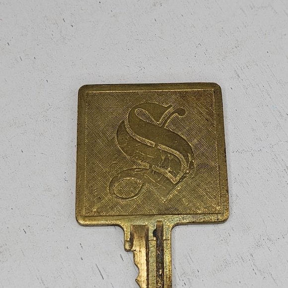Vintage Hotel Room Key S Logo Room 1005 - Picture 5 of 8
